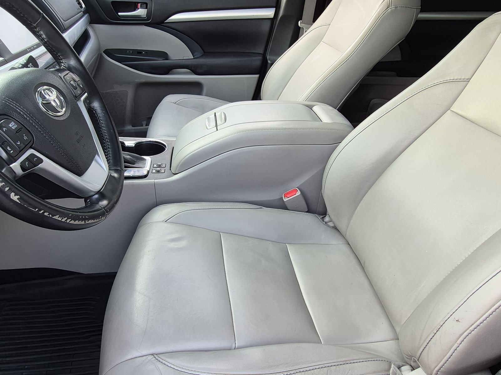 Used 2017 Toyota Highlander XLE AWD/4WD image 14