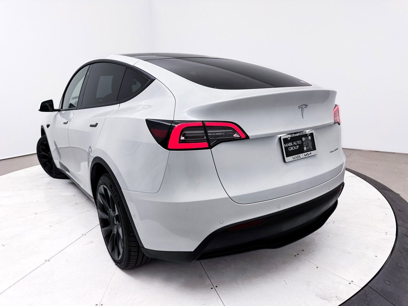 Used 2020 Tesla Model Y Long Range image 7