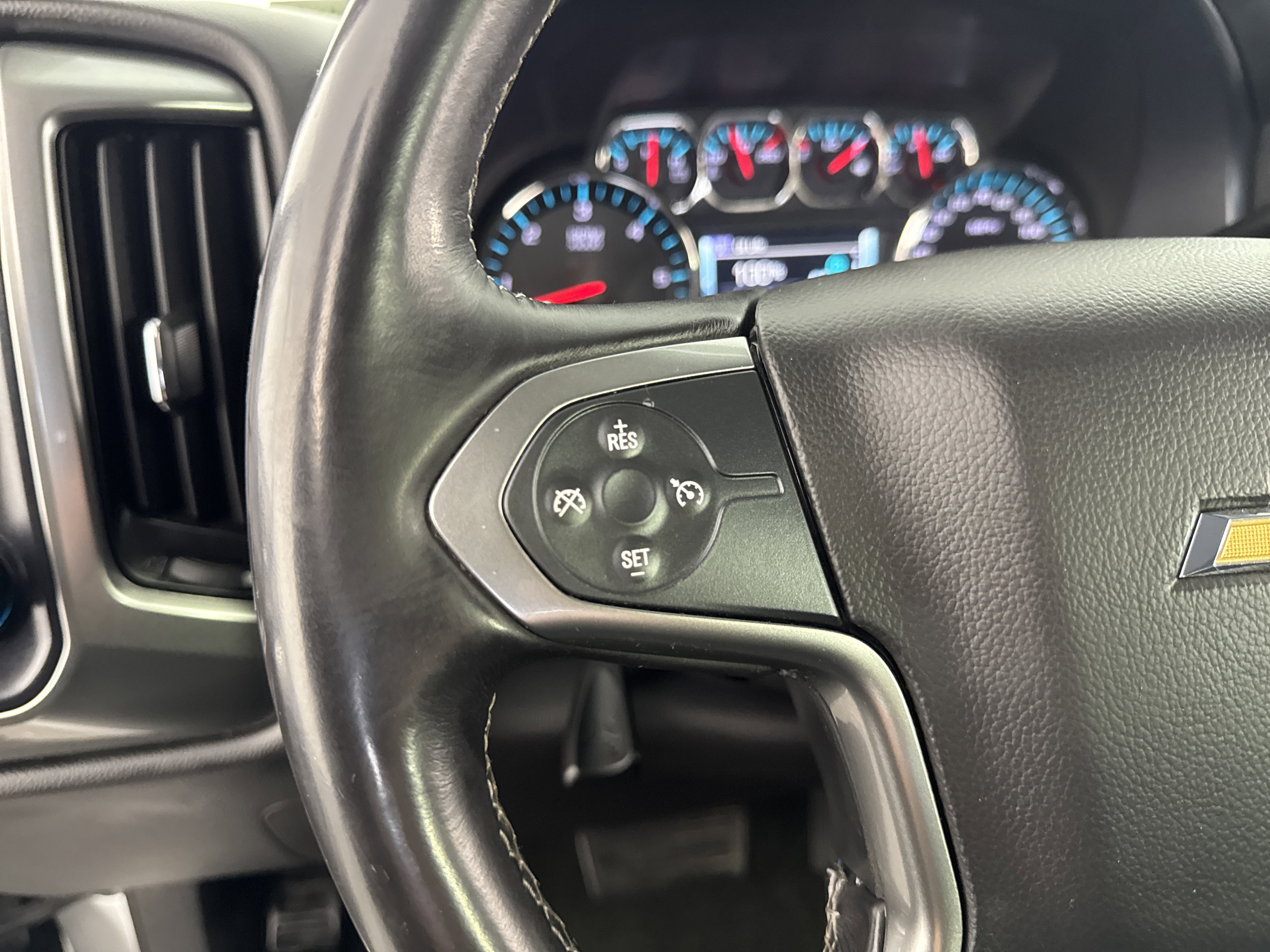 Used 2015 Chevrolet Silverado 1500 LT w/ LT Convenience Package RWD image 24