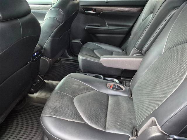 Used 2020 Toyota Highlander Limited FWD image 19