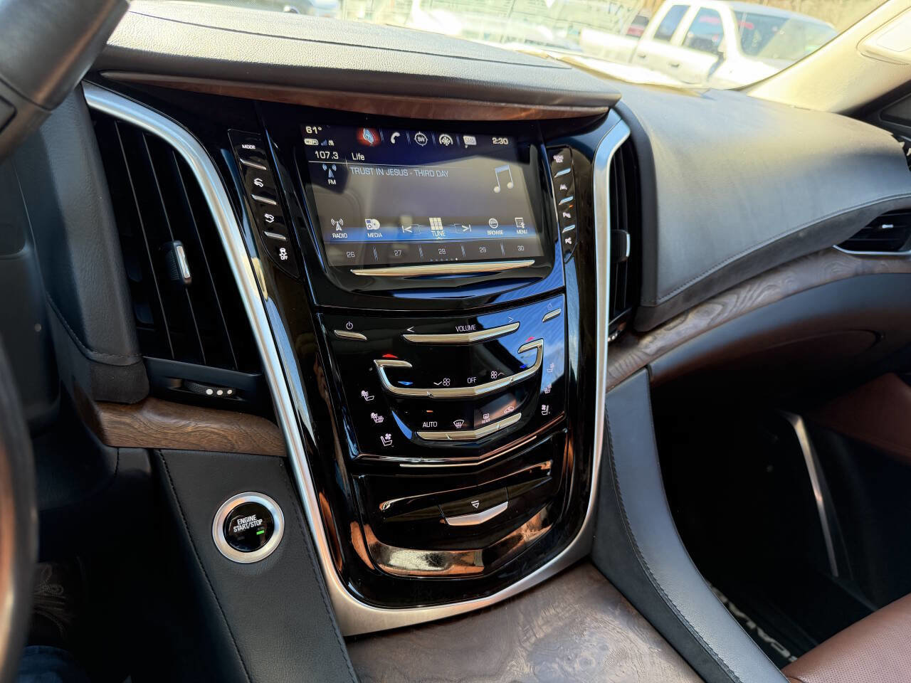 Used 2019 Cadillac Escalade ESV Luxury image 37