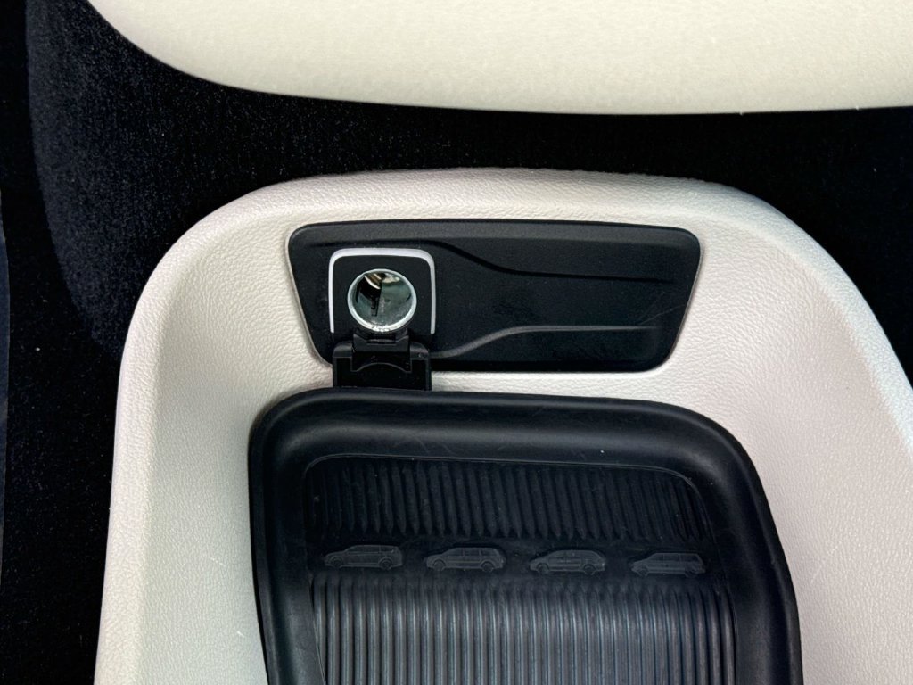 Used 2024 Chrysler Pacifica Limited FWD image 21