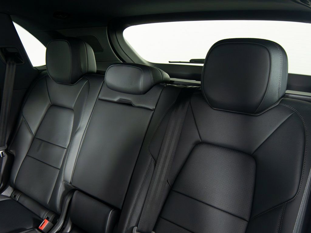 New 2026 Porsche Cayenne image 38