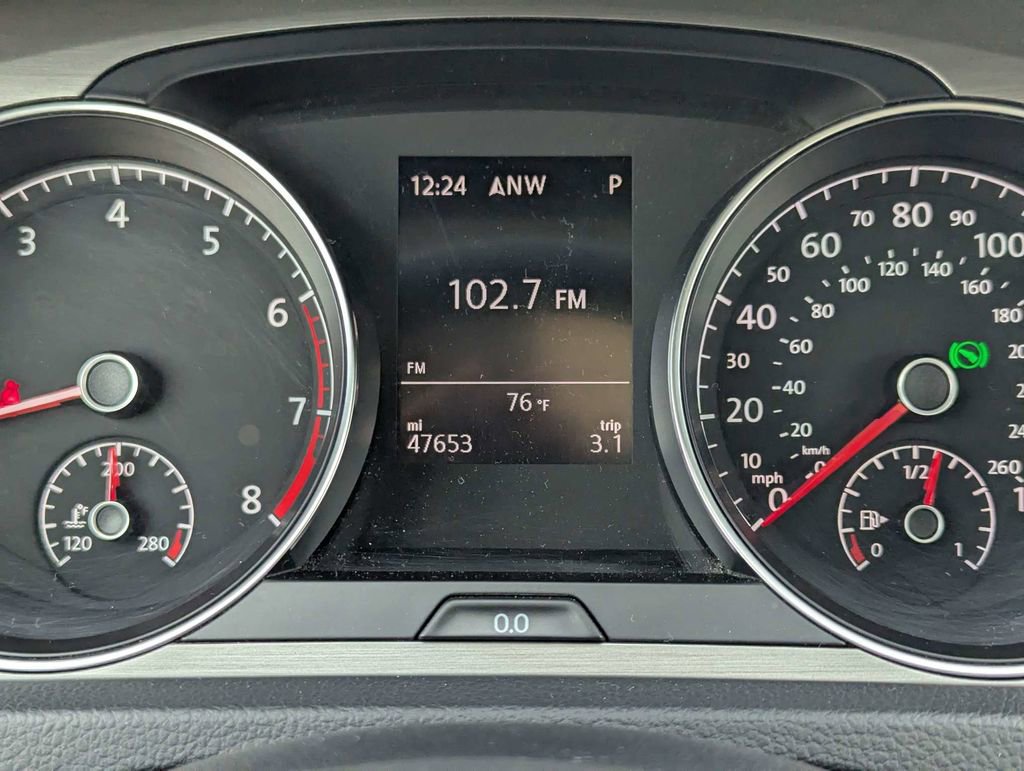 Used 2016 Volkswagen Golf 4-Door image 26