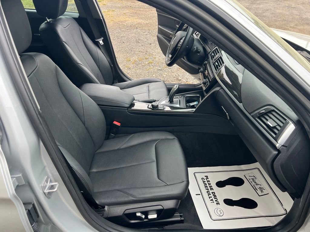 Used 2018 BMW 320i xDrive Sedan AWD/4WD image 17