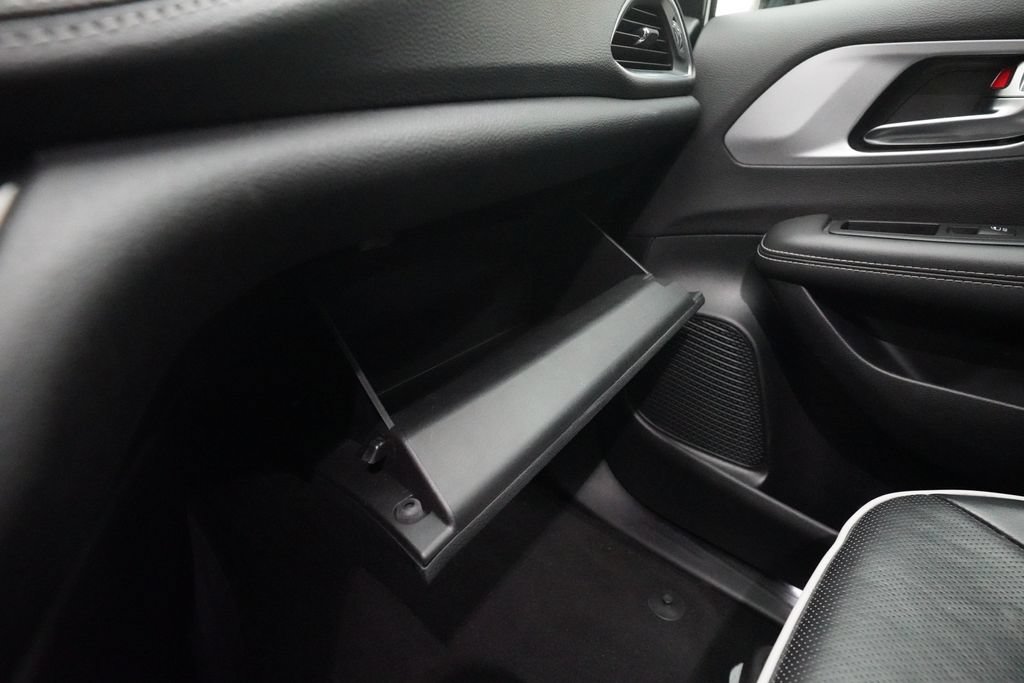 Used 2025 Chrysler Pacifica Limited FWD image 30