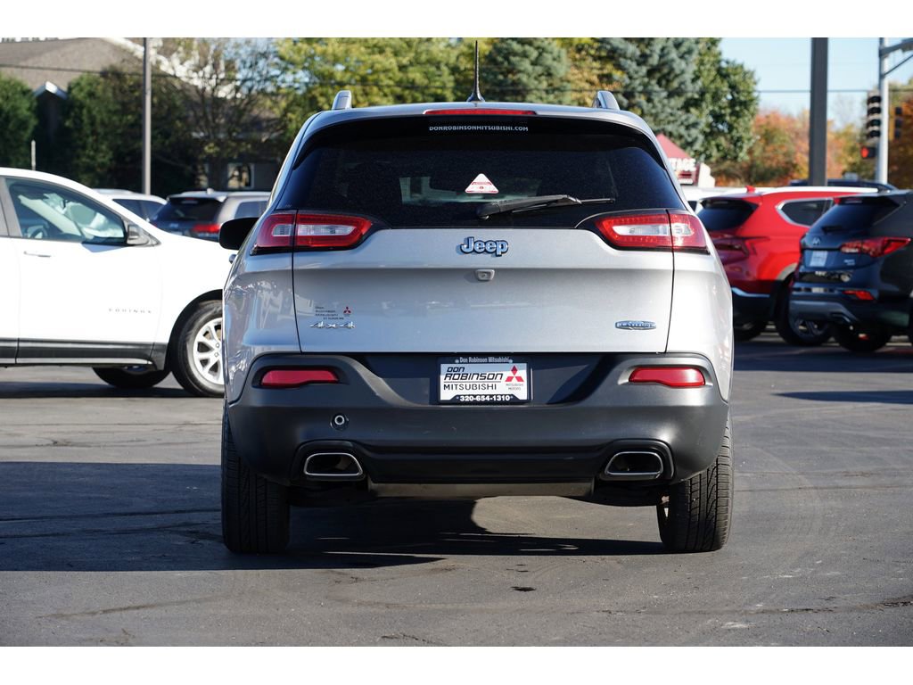 Used 2017 Jeep Cherokee Latitude image 4