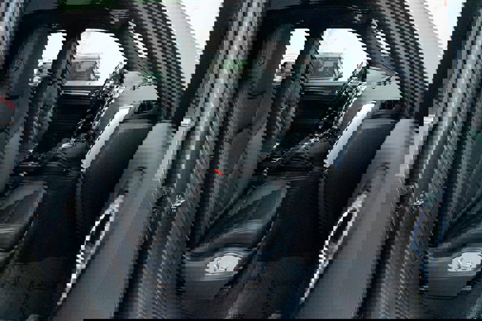 Used 2016 Porsche Cayenne image 35