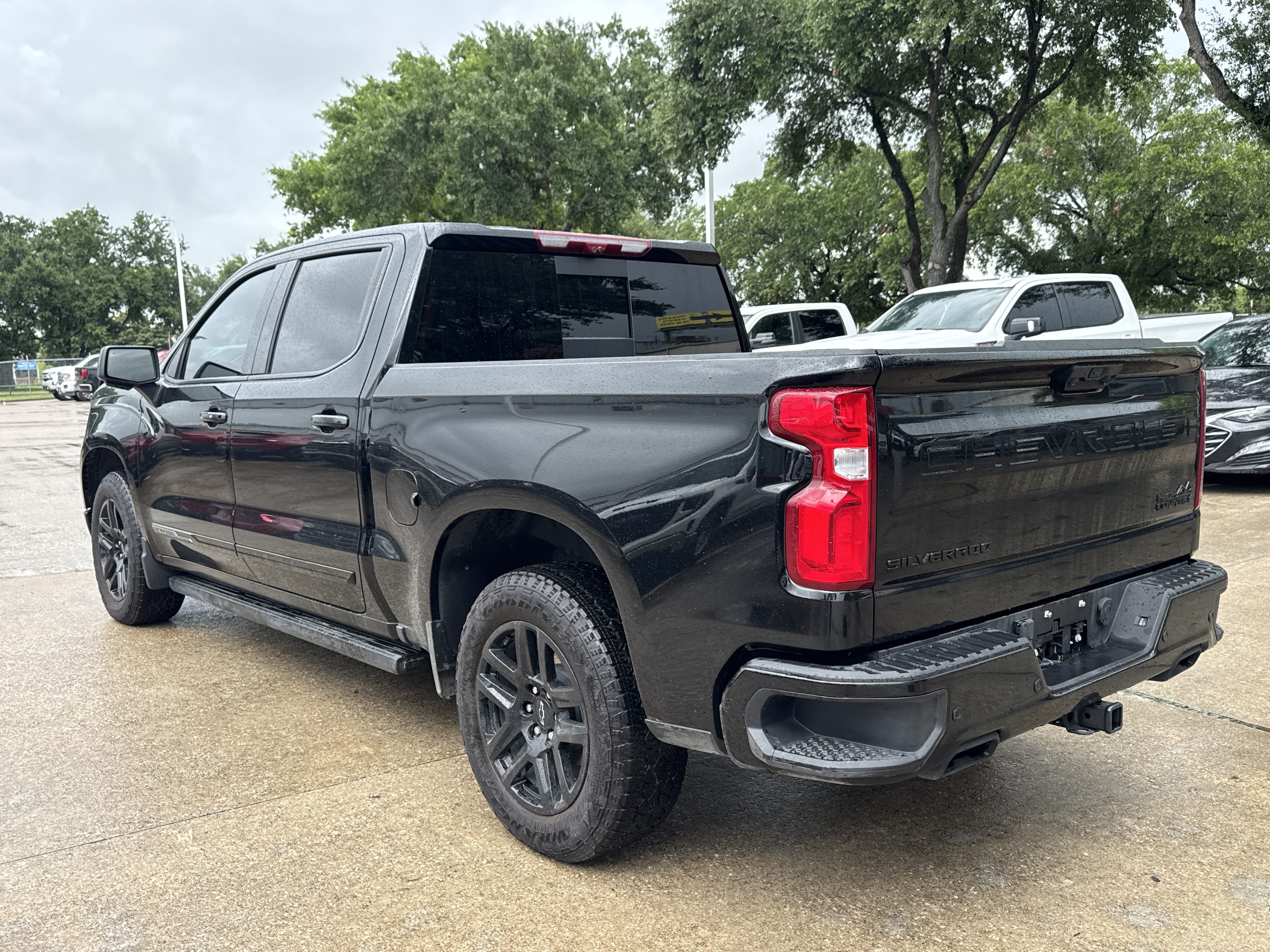 Used 2025 Chevrolet Silverado 1500 High Country w/ Midnight Edition RWD image 9