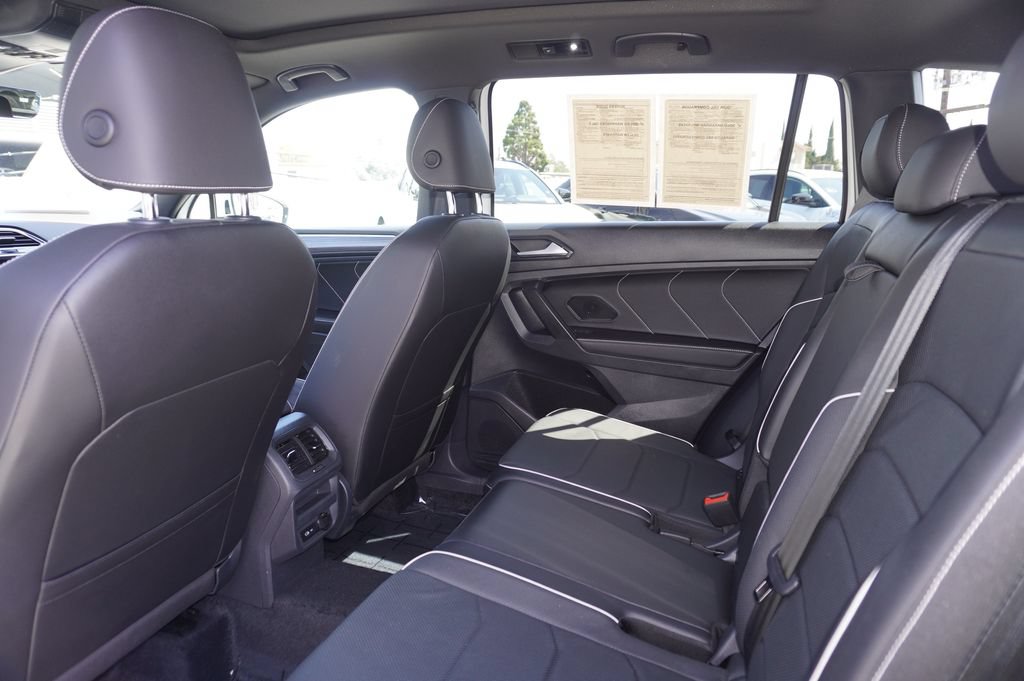 Used 2022 Volkswagen Tiguan SEL R-Line AWD/4WD image 11