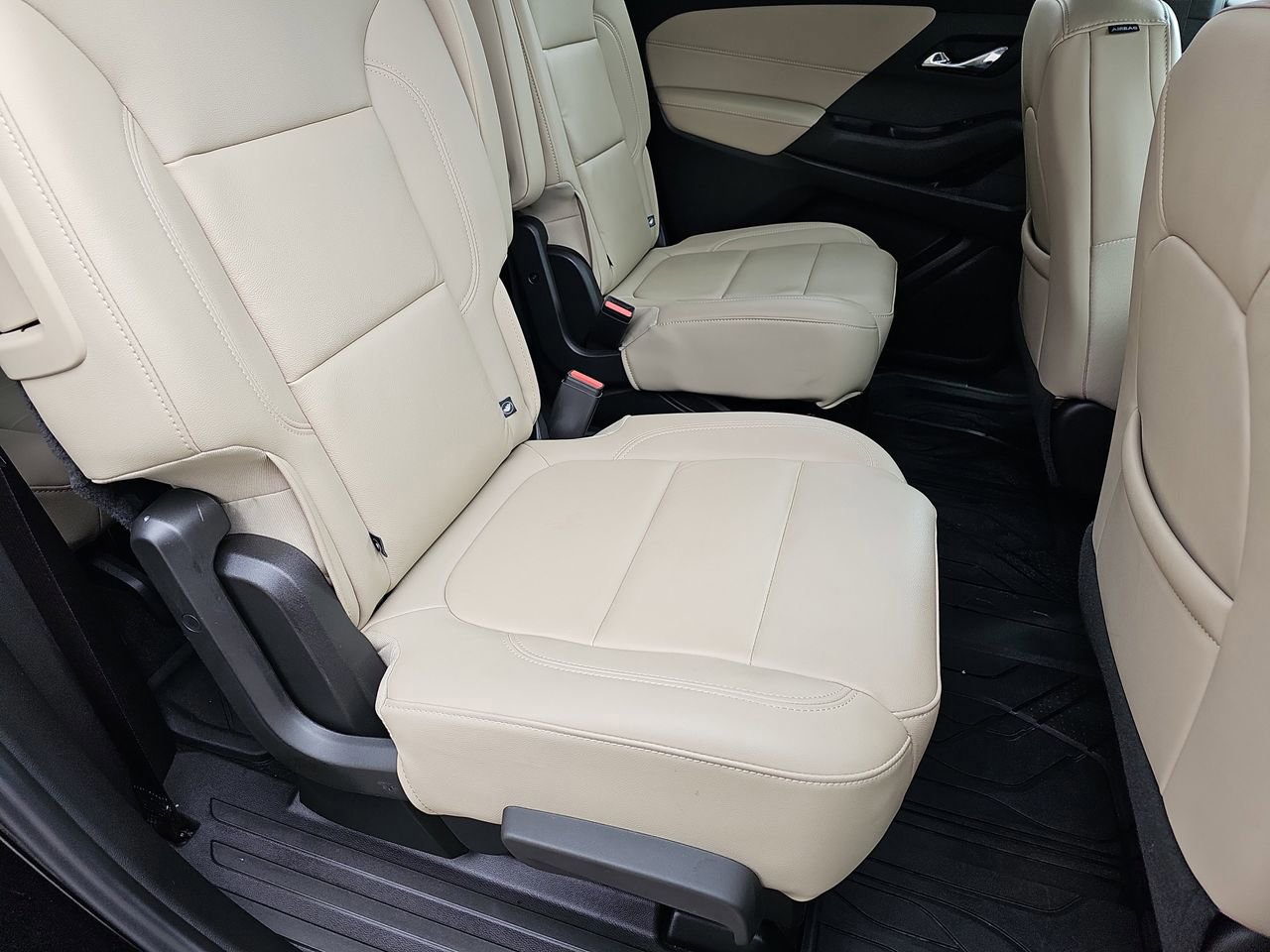 Used 2022 Chevrolet Traverse LT w/ LT Premium Package image 19