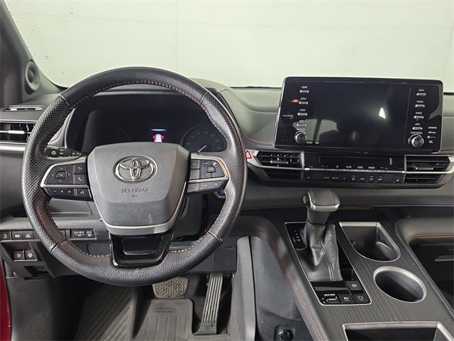 Used 2022 Toyota Sienna XSE image 9