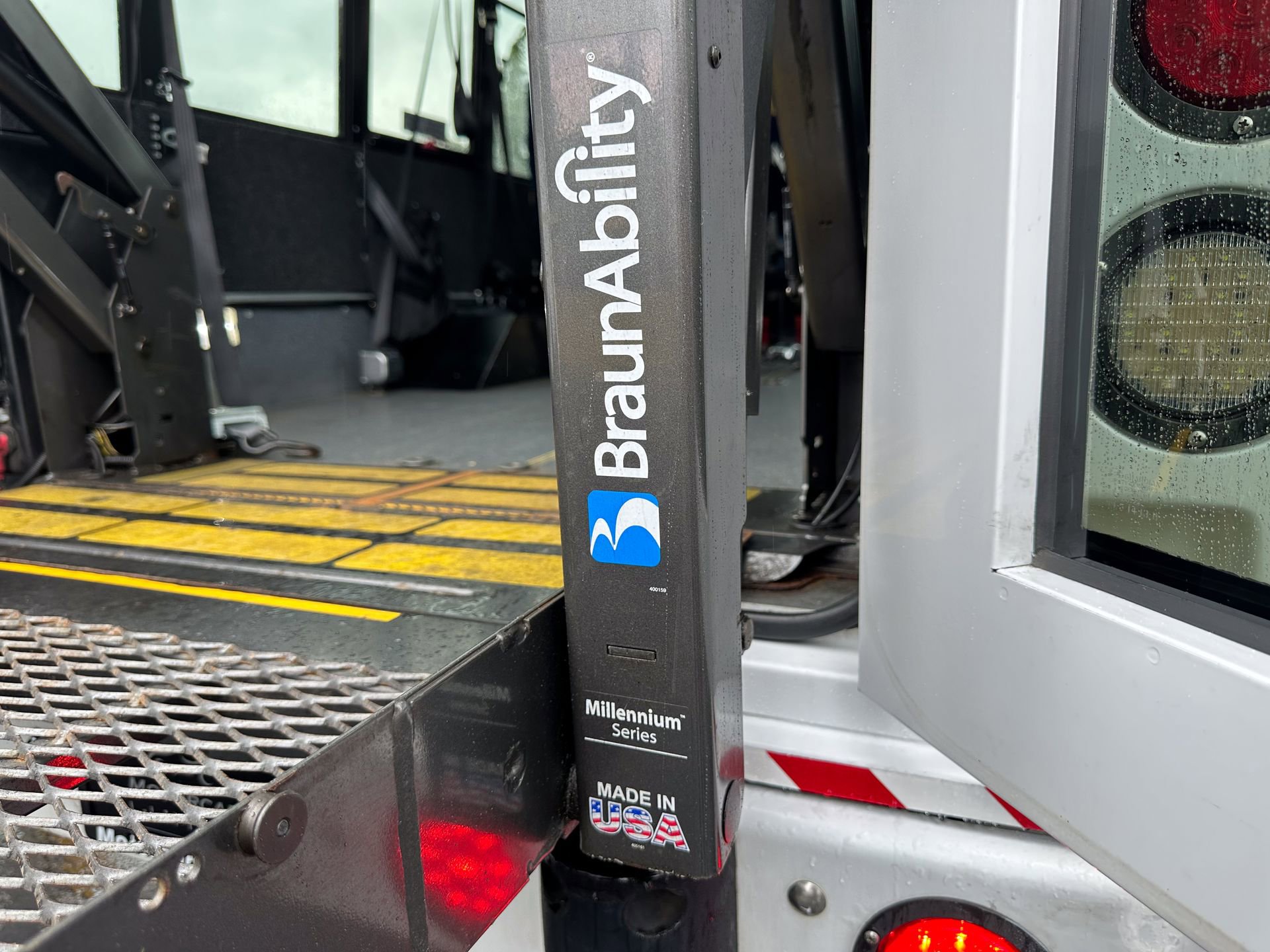 Used 2014 Chevrolet Express 3500 RWD image 10