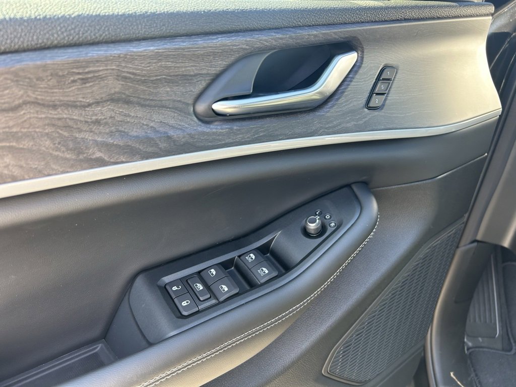 New 2025 Jeep Grand Cherokee L Limited image 12