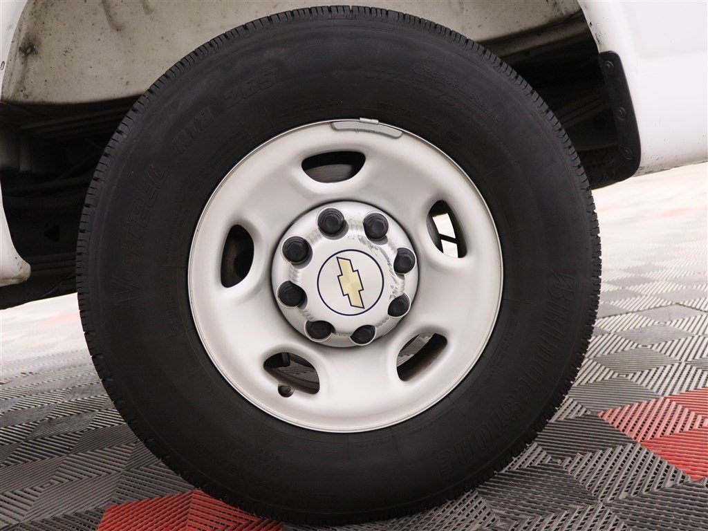 Used 2025 Chevrolet Express 2500 Extended w/ Driver Convenience Package RWD image 25