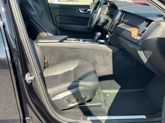 Used 2021 Volvo XC60 T5 Momentum w/ Protection Package Premier FWD image 25