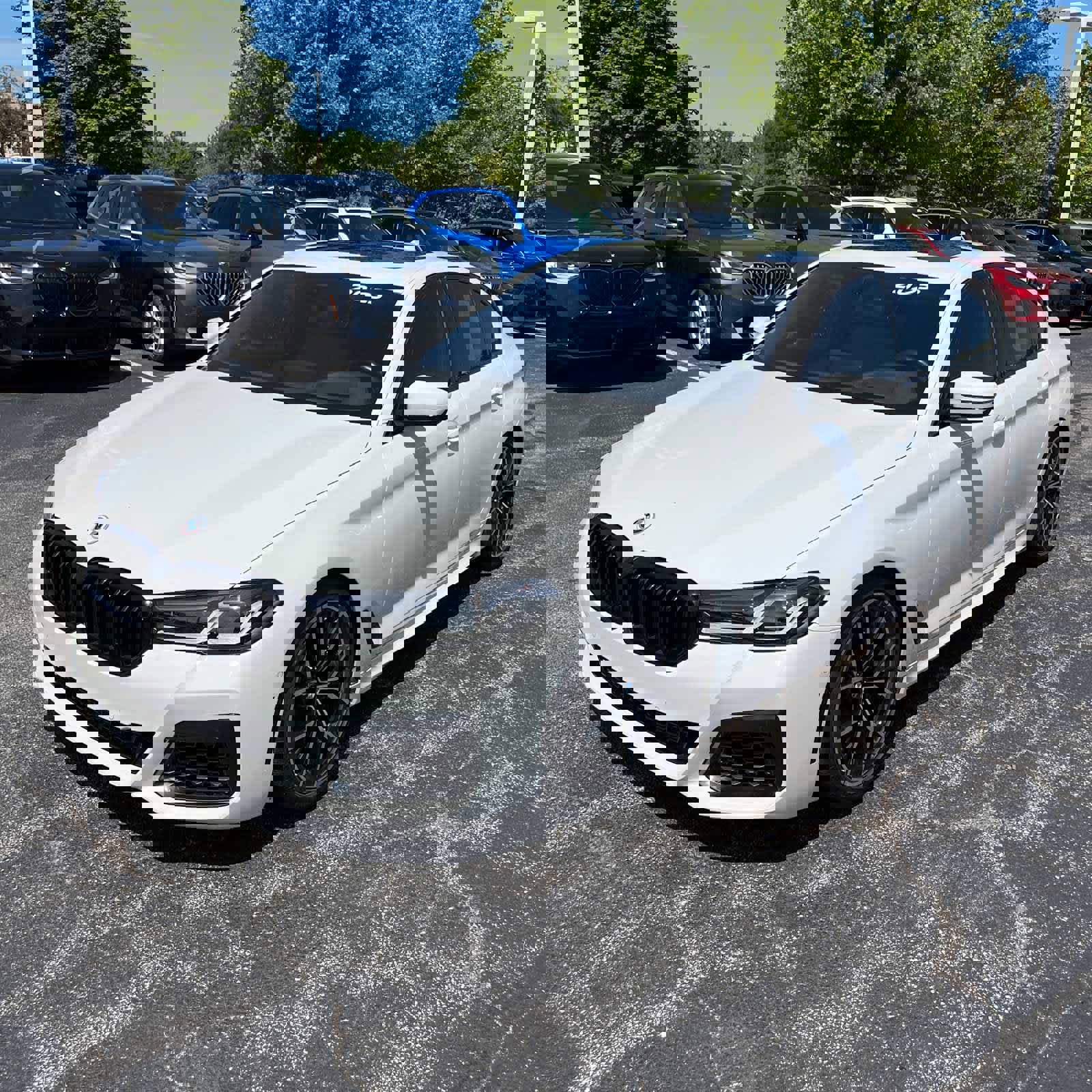 Used 2023 BMW 540i xDrive w/ M Sport Package image 3