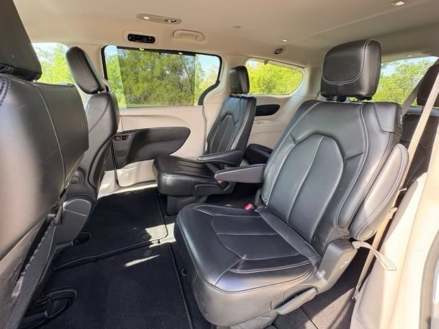 Used 2023 Chrysler Pacifica Touring-L FWD image 10