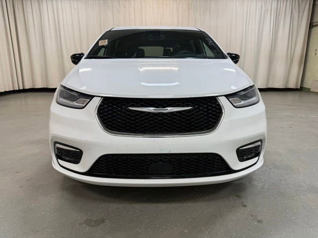 Used 2025 Chrysler Pacifica Select FWD image 12