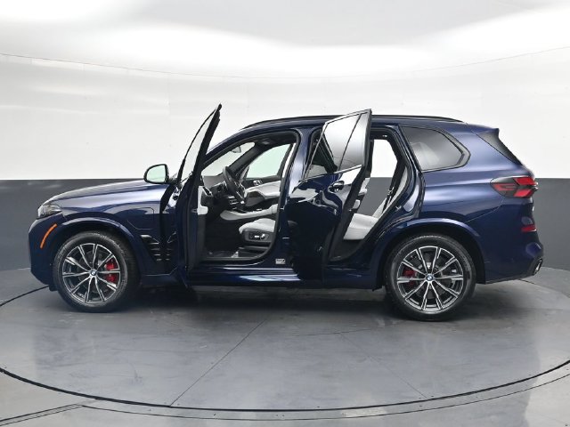 New 2026 BMW X5 xDrive50e w/ M Sport Package AWD/4WD image 38