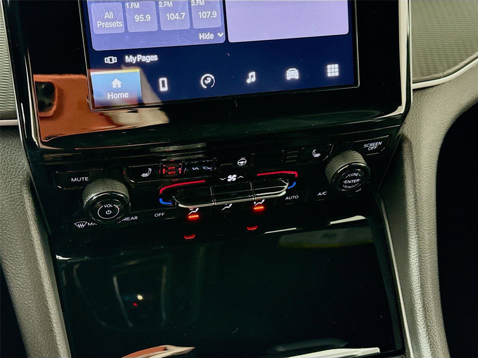 Used 2024 Jeep Grand Cherokee L Laredo image 9