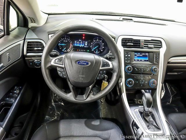 Used 2014 Ford Fusion SE image 2