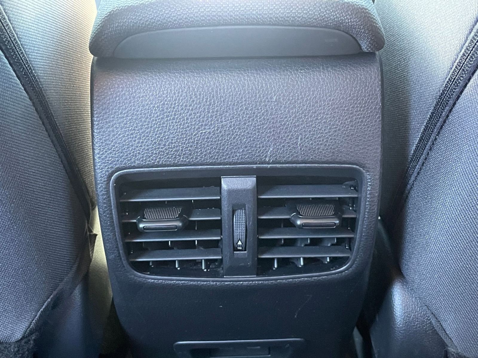 Used 2025 Toyota Corolla Cross LE image 24