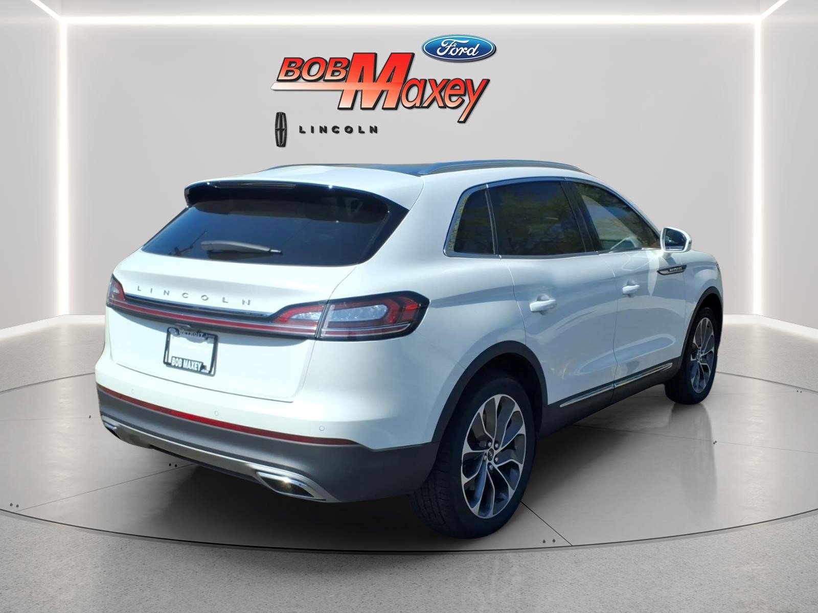 Used 2022 Lincoln Nautilus Reserve AWD/4WD image 4
