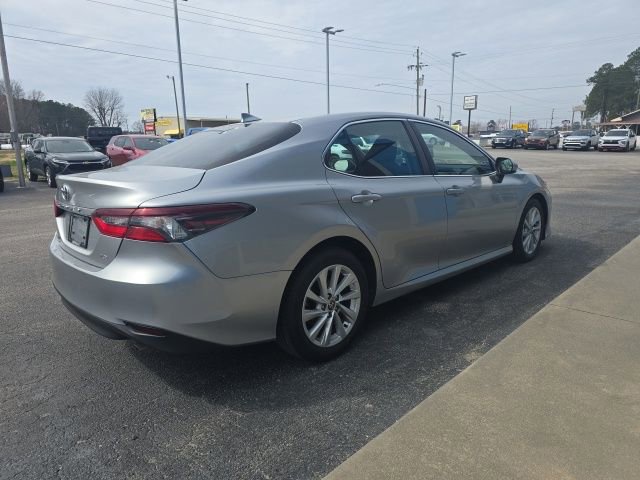 Used 2023 Toyota Camry LE image 5
