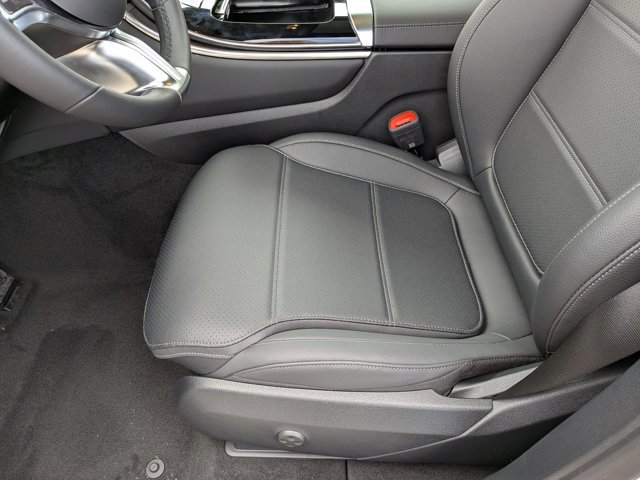 Used 2026 Mercedes-Benz GLC 300 image 4