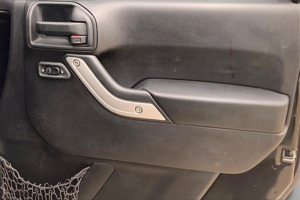 Used 2016 Jeep Wrangler Unlimited Sahara w/ Dual Top Group image 21