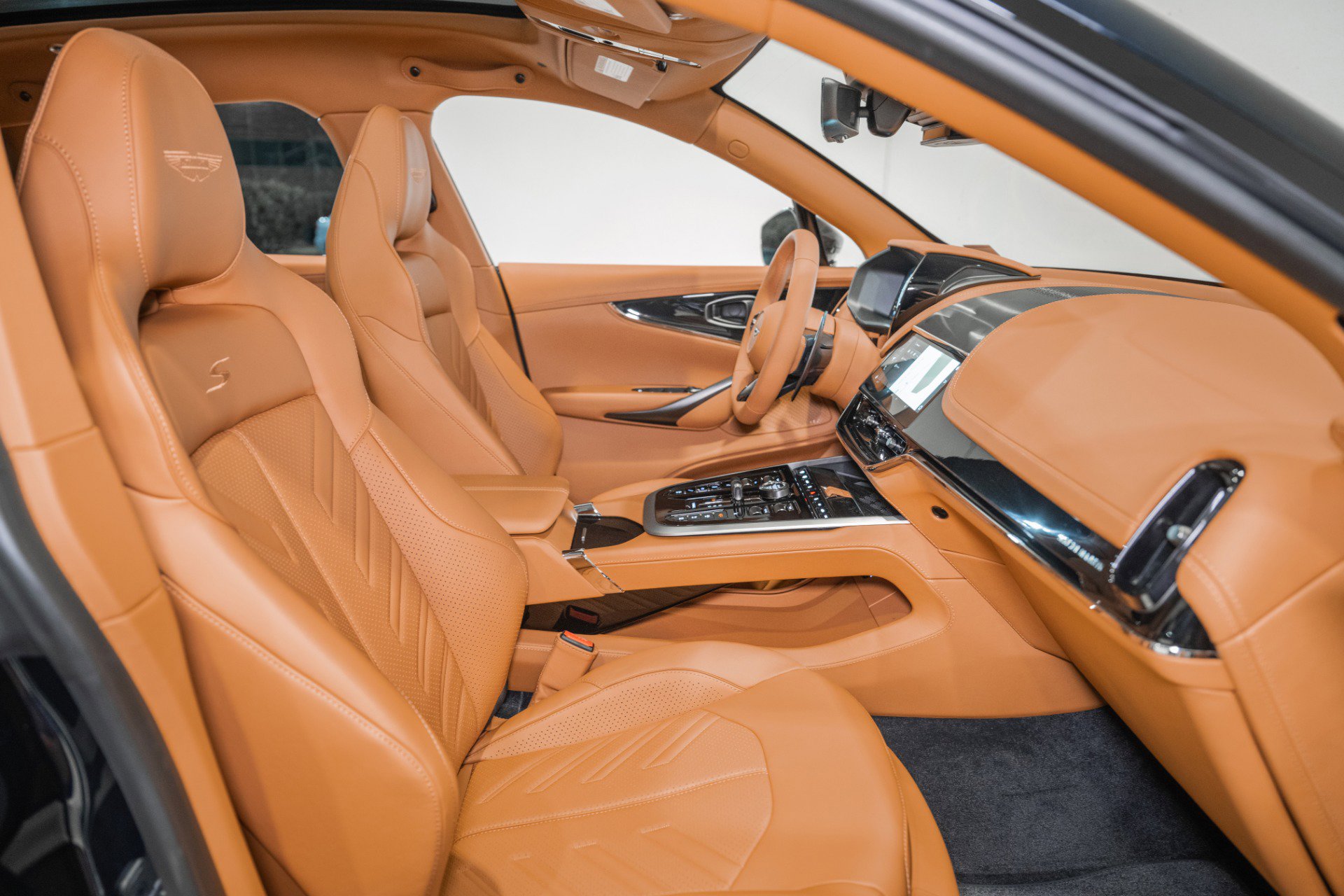 New 2026 Aston Martin DBX S image 20