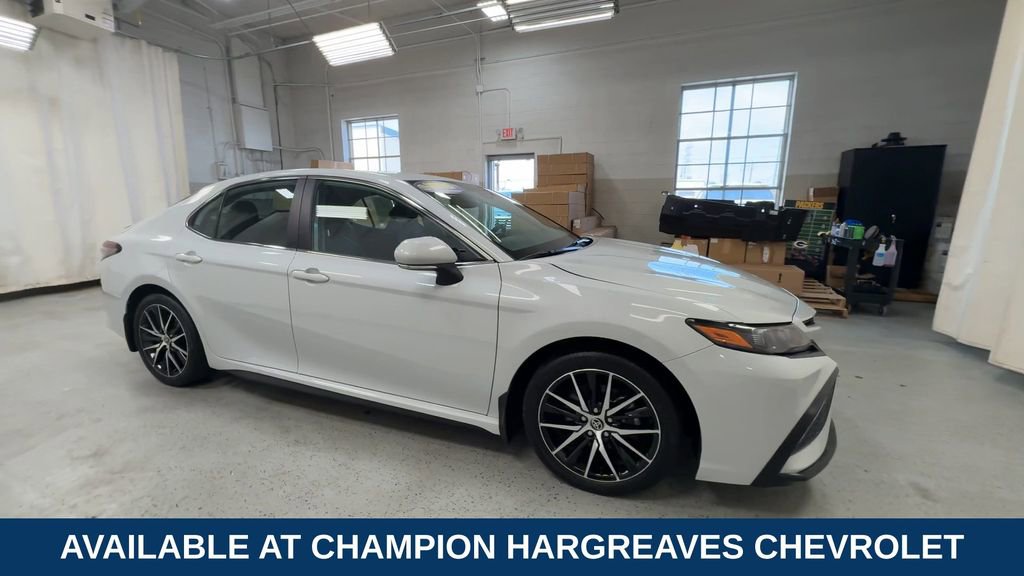 Used 2023 Toyota Camry SE w/ Convenience Package AWD/4WD image 2