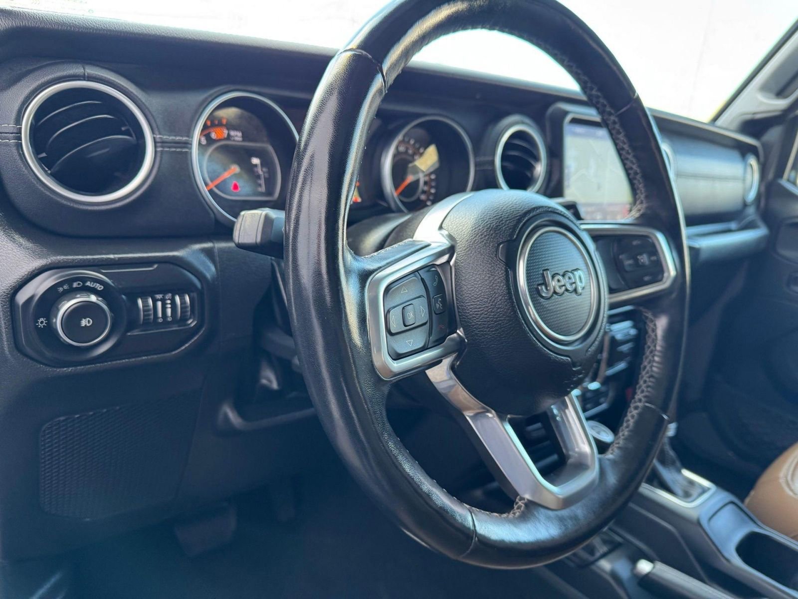 Used 2022 Jeep Wrangler Unlimited Sahara w/ Dual Top Group AWD/4WD image 18