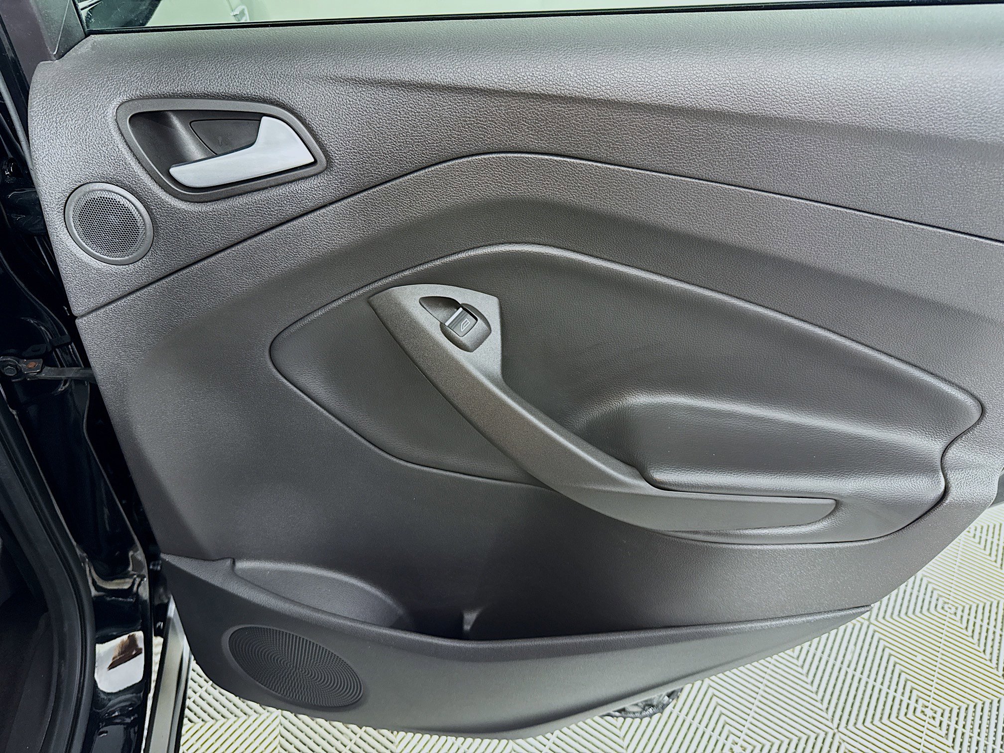 Used 2017 Ford Escape Titanium FWD image 27