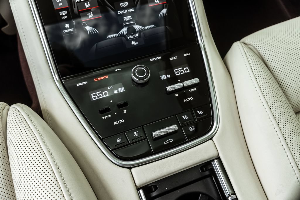 Used 2023 Porsche Panamera 4 Platinum Edition w/ Sportdesign Package AWD/4WD image 31
