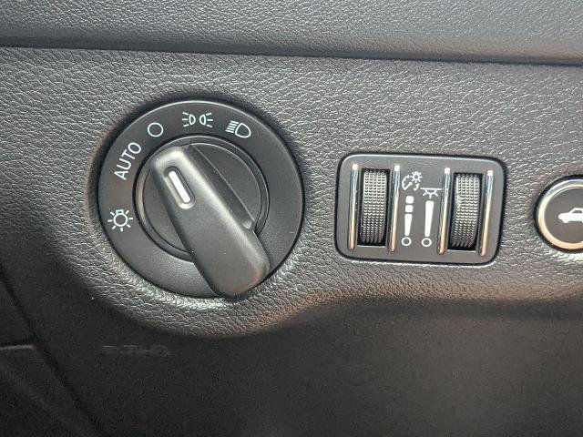 Used 2020 Dodge Charger SRT Hellcat w/ Harman/Kardon Audio Group RWD image 24