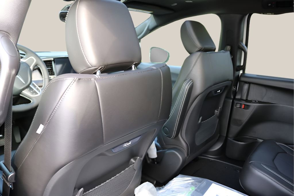 New 2026 Chrysler Pacifica Select FWD image 15