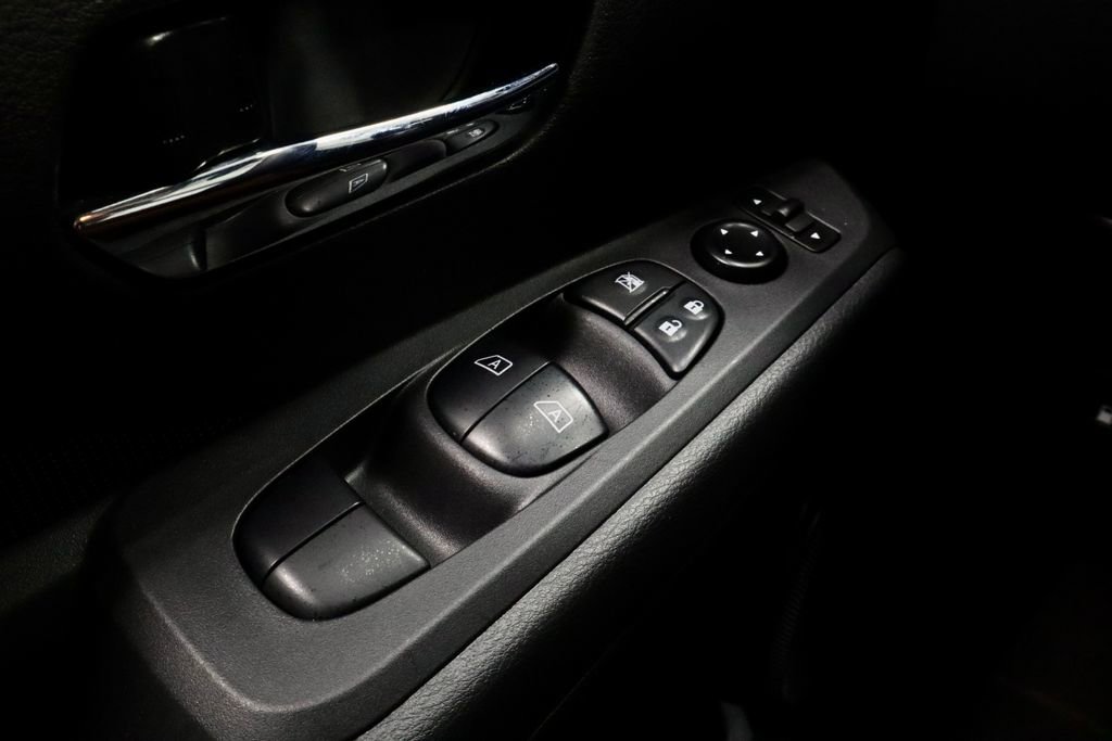Used 2024 Nissan Kicks SR FWD image 23