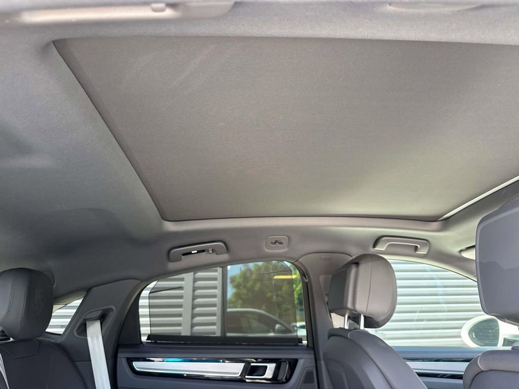 Certified 2022 Porsche Cayenne Platinum Edition image 15