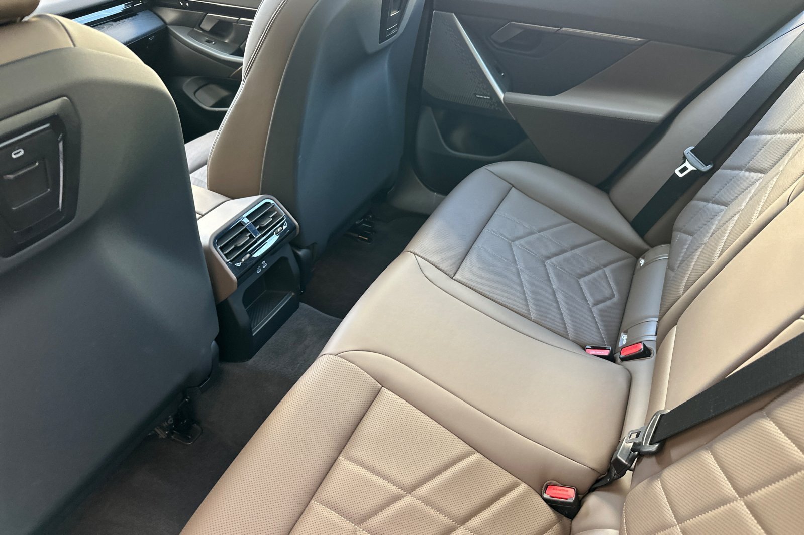 Used 2024 BMW 530i xDrive w/ Executive Package AWD/4WD image 11