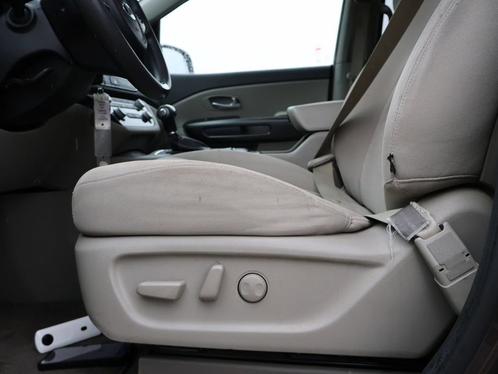 Used 2015 Kia Sedona LX w/ LX Convenience Package FWD image 37