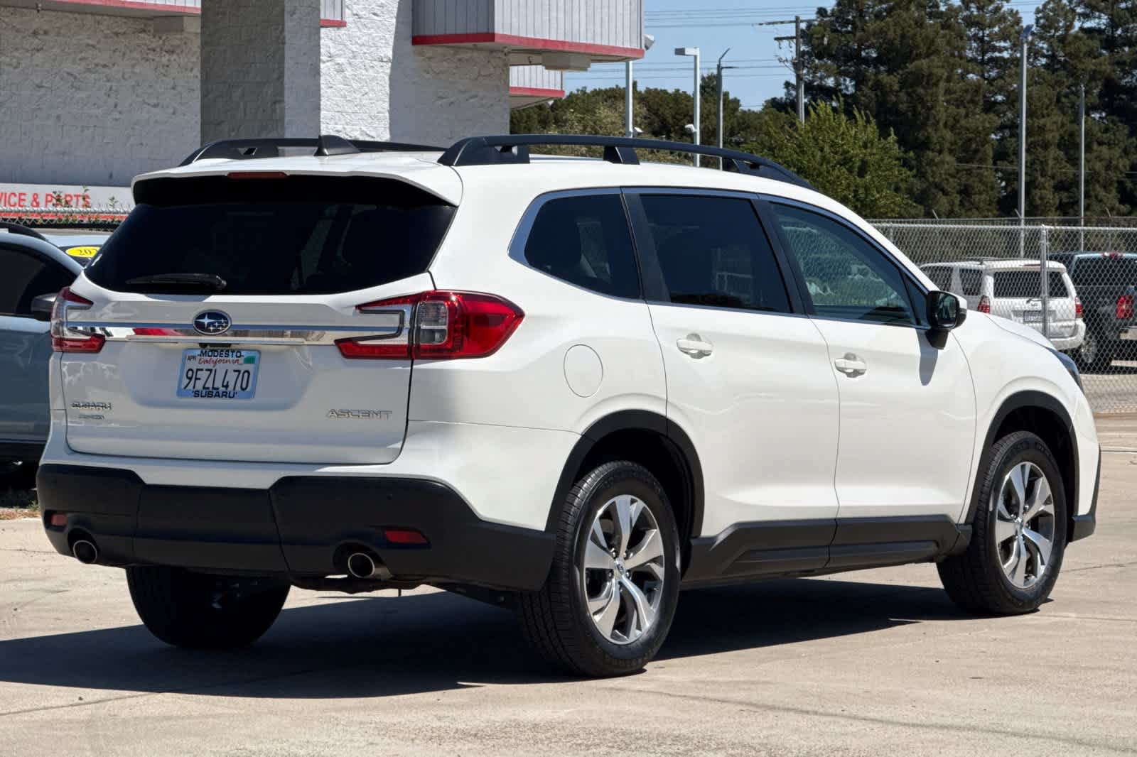 Used 2023 Subaru Ascent Premium w/ Convenience Package AWD/4WD image 3