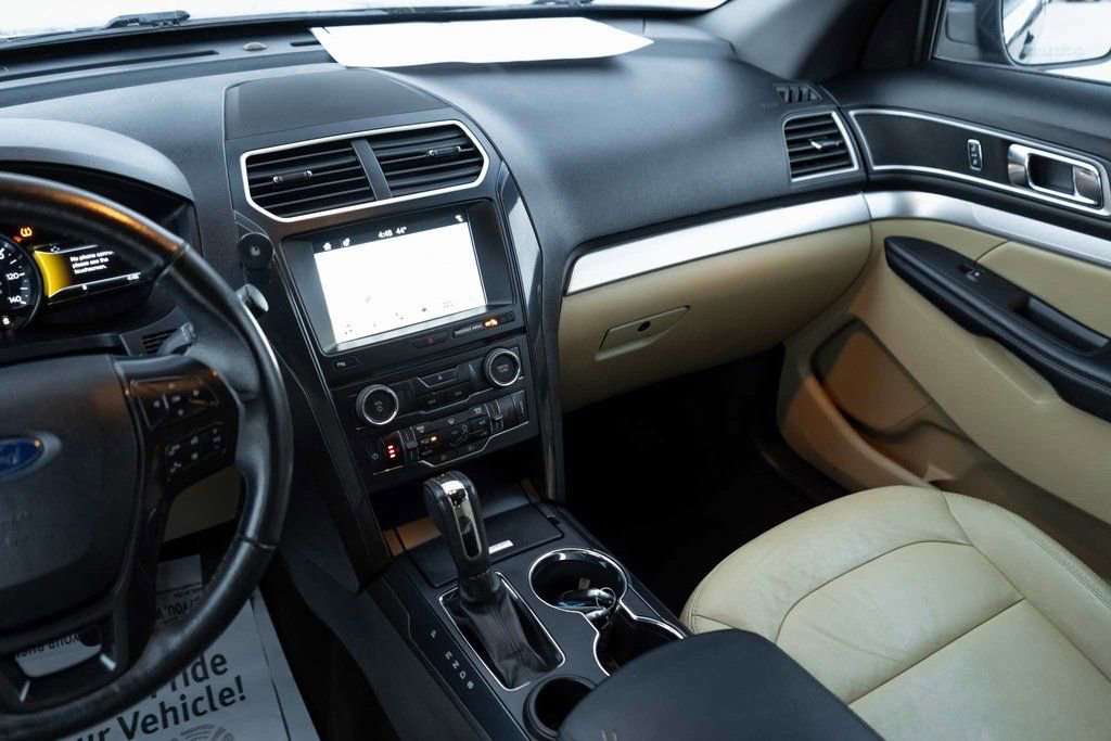 Used 2017 Ford Explorer XLT w/ Equipment Group 202A image 16