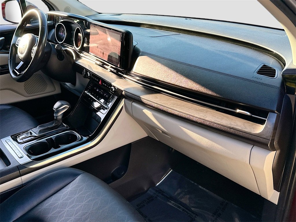 Used 2022 Kia Carnival EX image 31