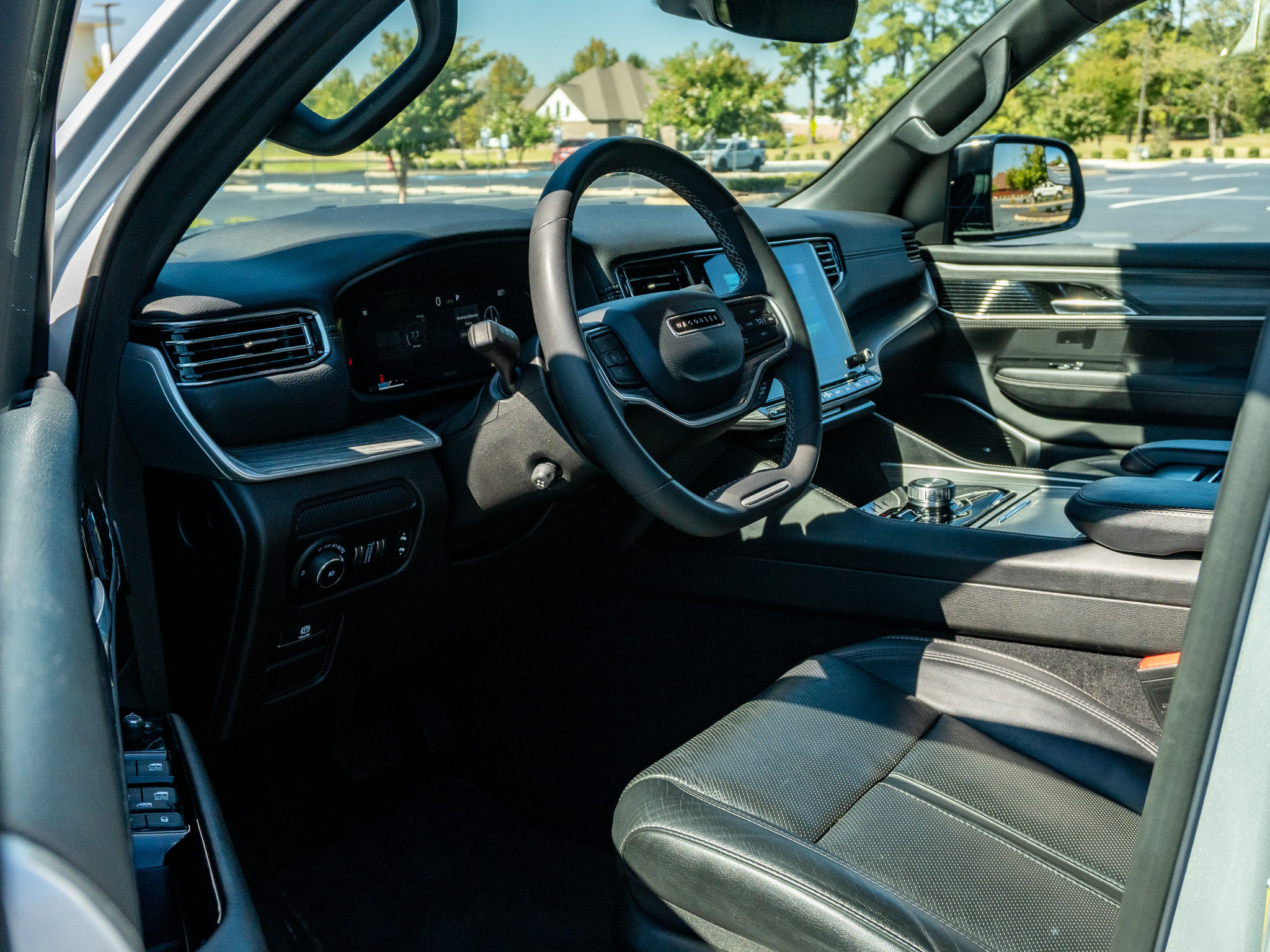 Used 2023 Jeep Wagoneer Series II w/ Premium Group I AWD/4WD image 10