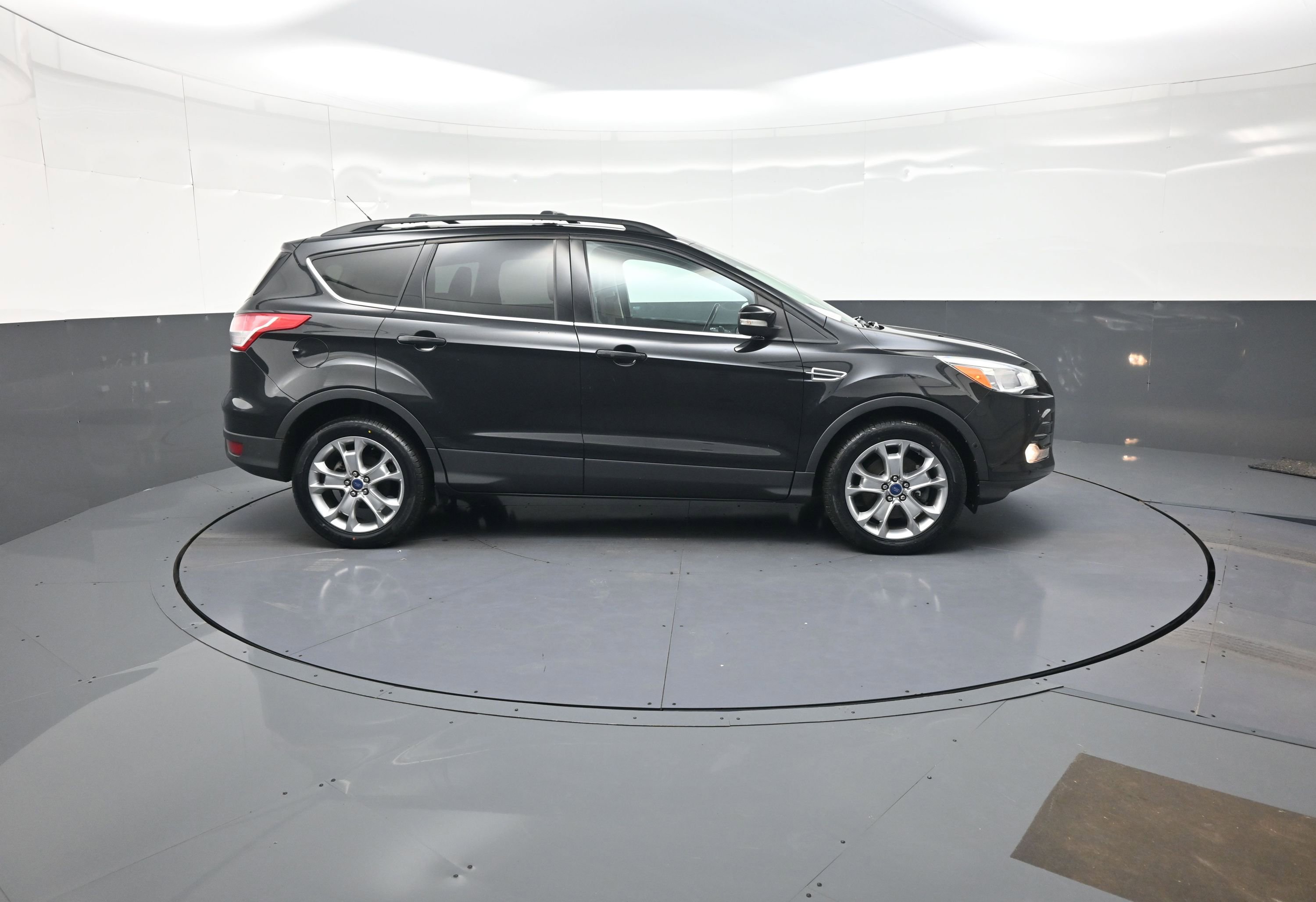 Used 2013 Ford Escape SEL image 2
