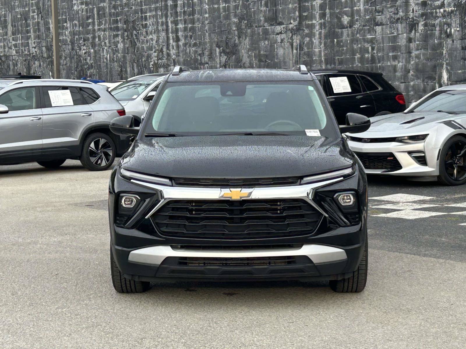 Used 2024 Chevrolet TrailBlazer LT FWD image 2