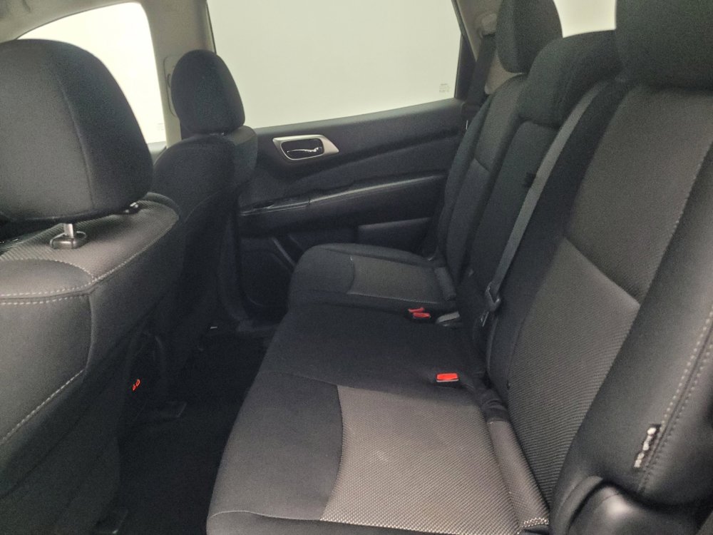 Used 2020 Nissan Pathfinder S image 18