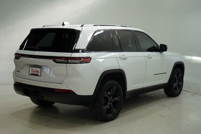 Used 2022 Jeep Grand Cherokee Altitude image 8